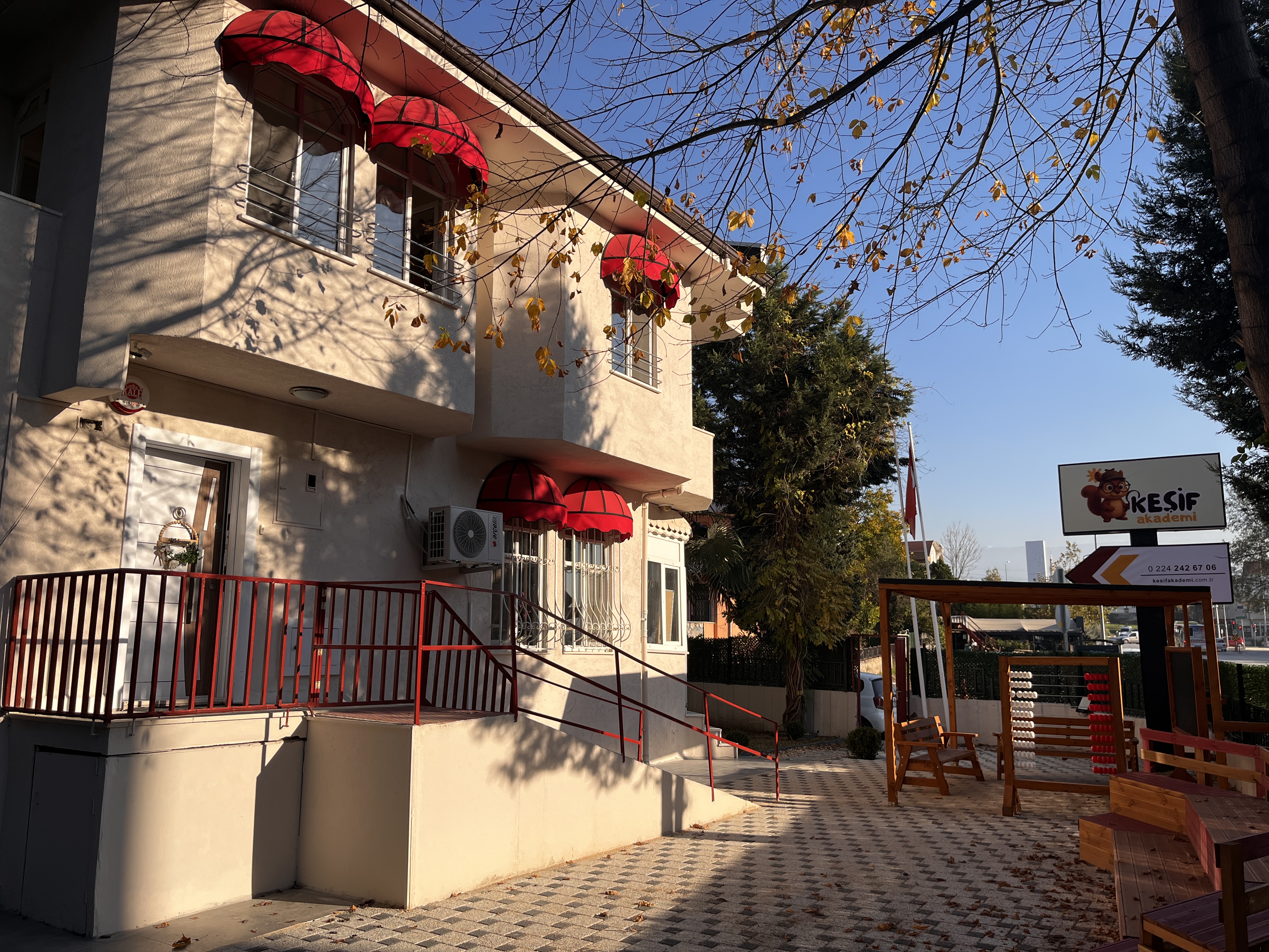 Keşif Akademi Bahçe